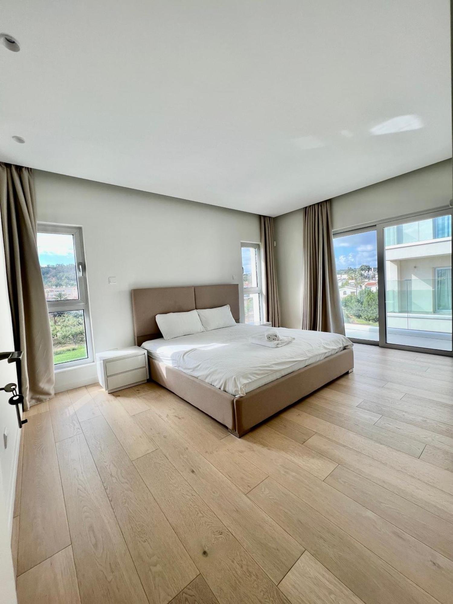 Emerald Suites Protaras Oda fotoğraf